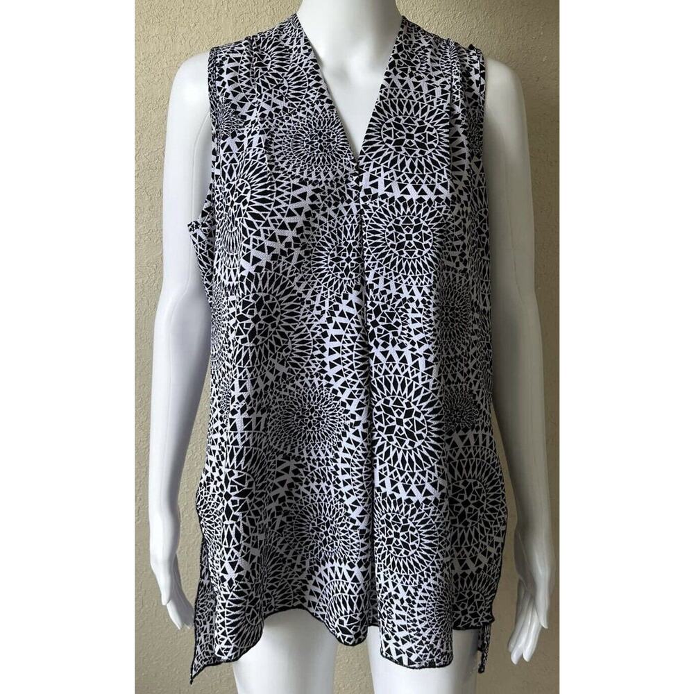 Grey & Gray | Women's Black White Geometric Pattern Sleeveless Blouse | Medium